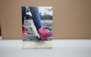 postikortti pinkit kengät