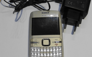 Nokia puhelin C3-00, käytetty, toimiva