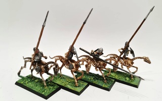 Warhammer Fantasy - 4kpl Skeleton Horsemen (80-luku) [F33]