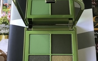 BeautyAct Green Mania Eyeshadow Quad -luomiväripaletti, uusi