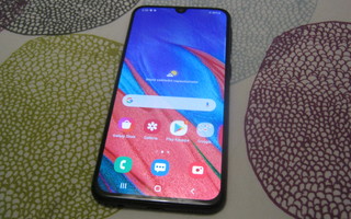 Samsung Galaxy A40 puhelin