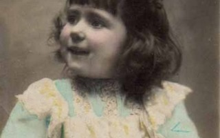 LAPSI / Ihastuttava tumma kiharahiuksinen lapsi. 1900-l.