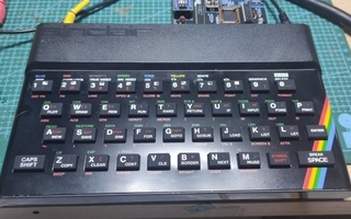 Uusi ZX spectrum Sinclair 128 iso setti