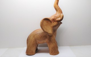 Kupittaan Savi ruskea norsu käsinmaalattu 31 cm