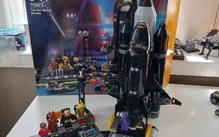 LEGO 70923 BATMAN SPACE SHUTTLE - HEAD HUNTER STORE.