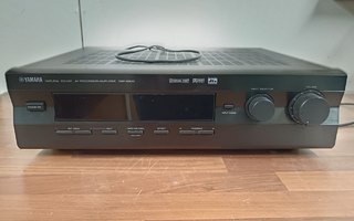 Yamaha DSP-E900 "AV Processor/Amplifier". (projektiksi)