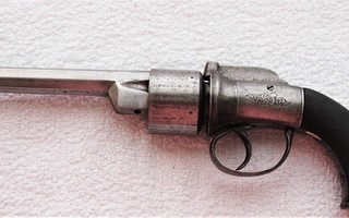 NALLISYTYTTEINEN revolveri UK