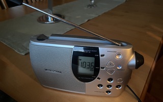 Grundig matkaradio