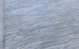 Suomalainen vaaleansininen räsymatto matto 134 X 196 cm