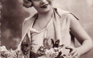 LAPSI / Tummapiirteinen kaunis pieni tyttö ja kukkia 1930-l.
