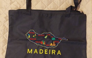 musta matkamuisto laukku MADEIRA