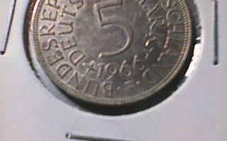 Saksa 5 DM 1966F, hopeaa, kolikkokehyksessä