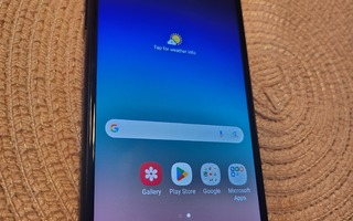 Samsung galaxy A8 puhelin