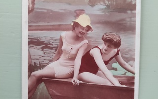 Vanha postikortti uimaritytöt