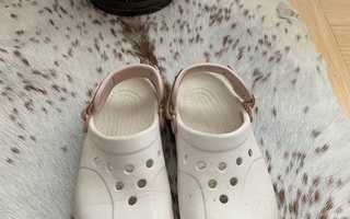 Valkoiset Crocs sandaalit 36-37