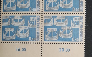 Vintage-postituoreita postimerkkejä,arkin osa 4kpl