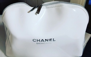 Meikkilaukku Chanel Uusi