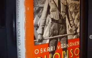 Oskari Väänänen : Nuoriso aseissa ( 1 p. 1941 ) sis. postik.