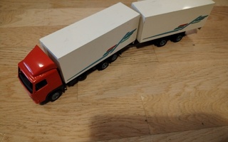 Conrad Volvo FH12 rekka 1:50 (lähes kokokonaan metallia)