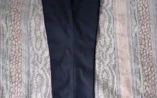 Mustat housut Dressmann