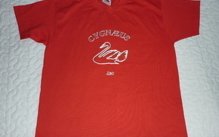 Punainen t-paita Cygnaeus Åbo kokoa 116cm