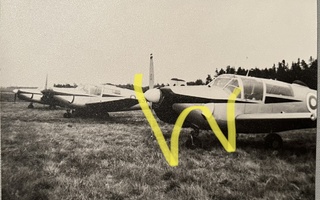 Valokuva rivi Vinkoja - Vinka alkeisharjoituslentokone