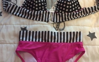 Musta pinkit raidalliset bikinit koko XS
