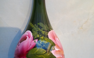 Maalattu vihreä lasipullo (ruusukuvio)