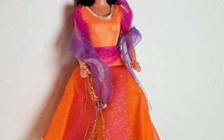Mattel Gypsy dancing Esmeralda Barbie v.1995