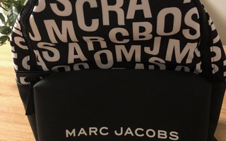 Marc Jacobs musta logo reppu