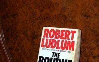 Ludlum Robert / The Bourne Identity ^^