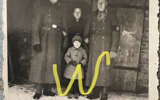 Valokuva suomalaiset SS-miehet vierailulla kotona