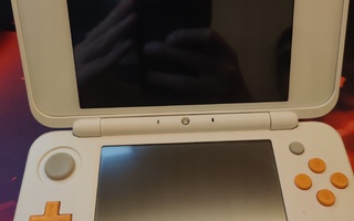 New Nintendo 2DS XL: Orange + White