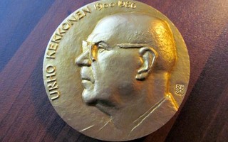 Urho Kekkonen 1900-1986 Kullattu pronssi +aitoustodistus