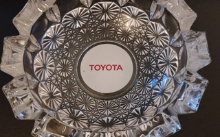Toyota tuhkakuppi