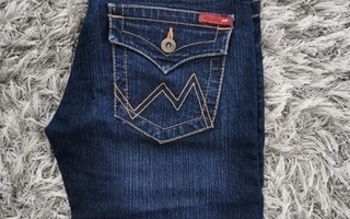 Vero Moda farkkusortsit (koko 34)