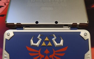 New Nintendo 2DS XL: Hylian Shield Edition