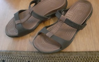 Crocs-sandaalit, koko 7 (37)