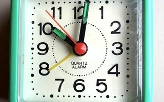 Vaaleanvihreä Quartz alarm herätys  kello