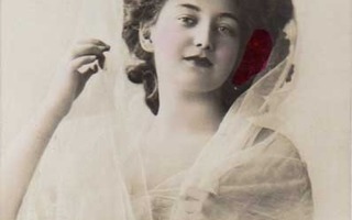 NAINEN / Täydellisen kaunis tyttö ja harsohuivi. 1900-l.