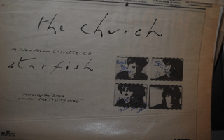 The Church (3 jäsentä) nimikirjoitukset lehtikuvassa