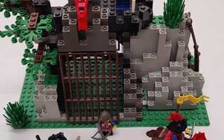 Lego 6076 Dark Dragon's Den ( castle )