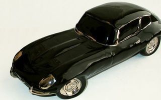 Keramiikkaa Jaguar E-type coupe musta, 1:15