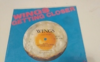 Wings 7" Getting Closer kuvakannella / espanjalainen