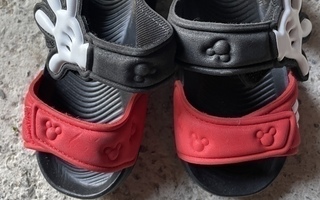 Adidas/Disney Mikki Hiiri  -sandaalit koossa 24cm.