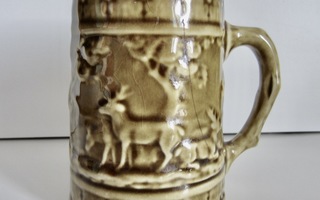 Arabia, Metsästäjä  muki  tai  tuoppi,  kork. 11,8 cm, railo