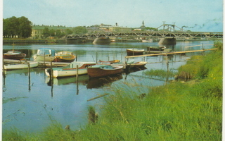 Pori Kokemäenjoki siltoineen 60-luku veneitä