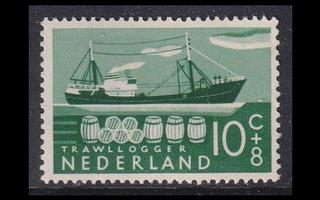 Alankomaat 695 ** Hyväntekeväisyys laivoja 10+8 C (1957)