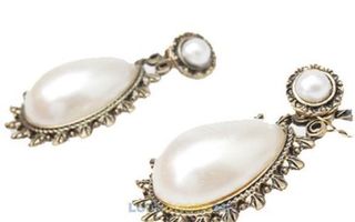 0370 .. Retro White Pearl Fashion Bronze .. Korvakorut