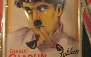 Peltikyltti Charlie Chaplin Hitlerinä